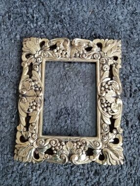 EXQUISITE Baroque Style Made in Italy 9" x 11" Ornate Gilted Photo Frame.